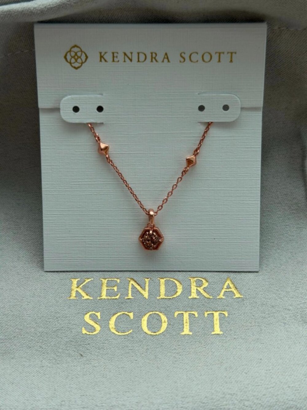 Kendra Scott pendant necklace